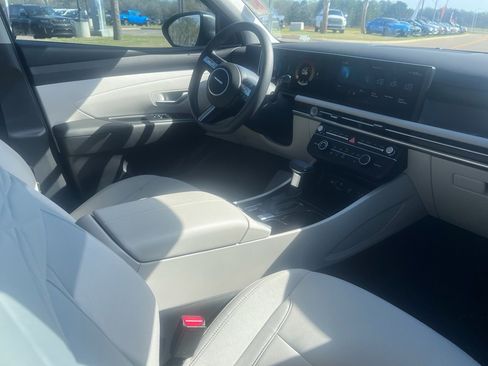 Used 2025 Hyundai Tucson SE image 14