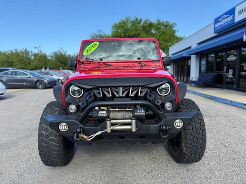 Used 2016 Jeep Wrangler Unlimited Sahara w/ Connectivity Group AWD/4WD image 23