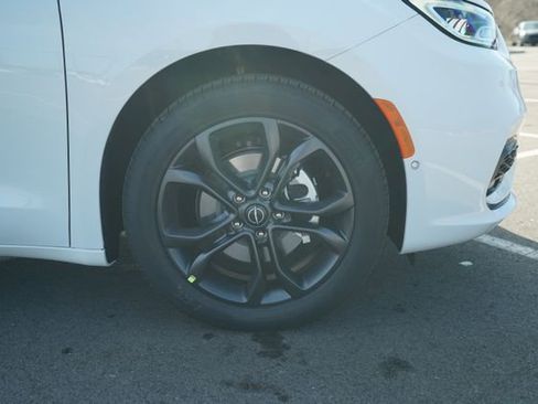 New 2026 Chrysler Pacifica Select image 44