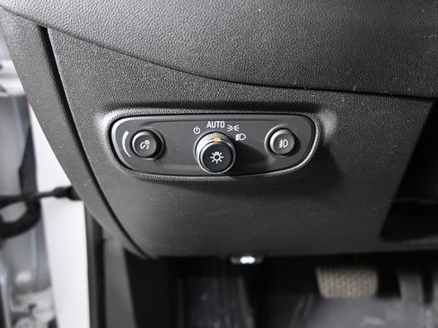 Used 2020 Chevrolet Equinox LT image 23