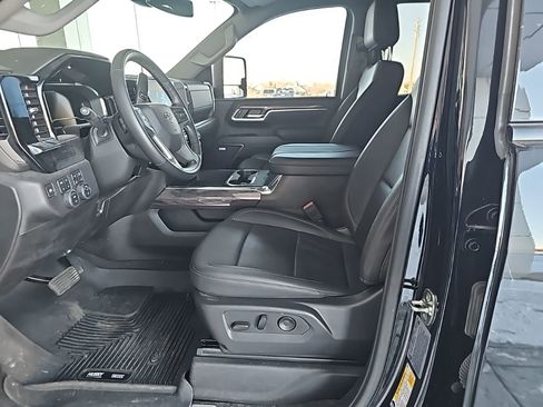 Used 2025 Chevrolet Silverado 2500 LTZ w/ Trail Boss Package image 3