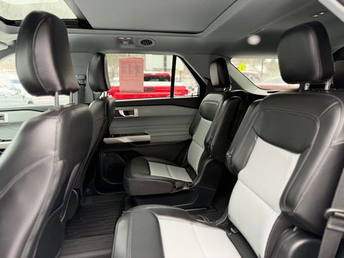 Used 2023 Ford Explorer XLT w/ Equipment Group 202A image 8