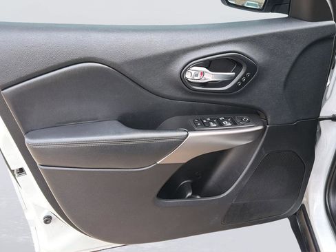 Used 2019 Jeep Cherokee Limited image 22