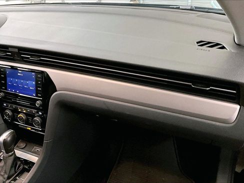Used 2020 Volkswagen Passat 2.0T SE image 15