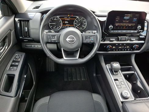 Used 2025 Nissan Pathfinder SV image 12