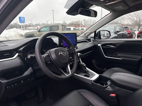 Used 2023 Toyota RAV4 XLE Premium image 15