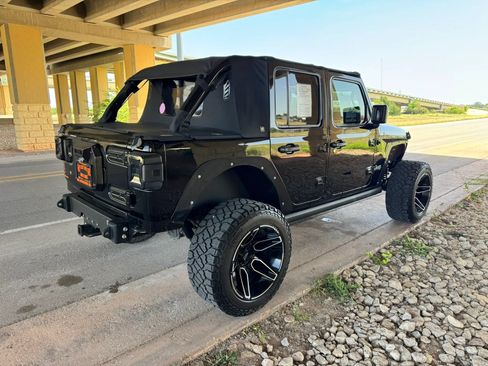 Used 2020 Jeep Wrangler Unlimited Sahara AWD/4WD image 3