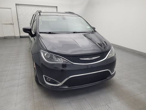 Used 2017 Chrysler Pacifica Touring-L FWD image 14