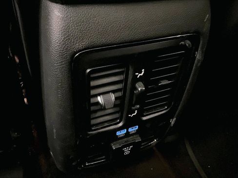 Used 2019 Jeep Grand Cherokee Limited X image 32