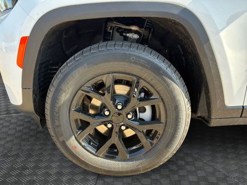 New 2026 Jeep Grand Cherokee Altitude image 23