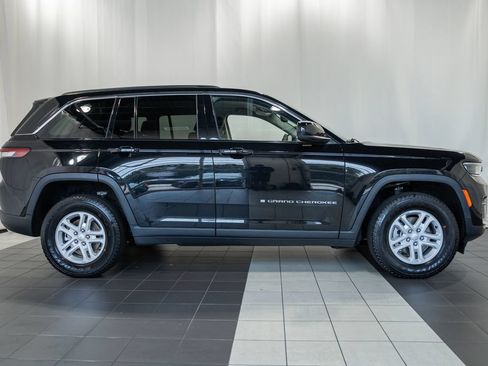 Certified 2023 Jeep Grand Cherokee Laredo w/ Luxury Tech Group I AWD/4WD image 3