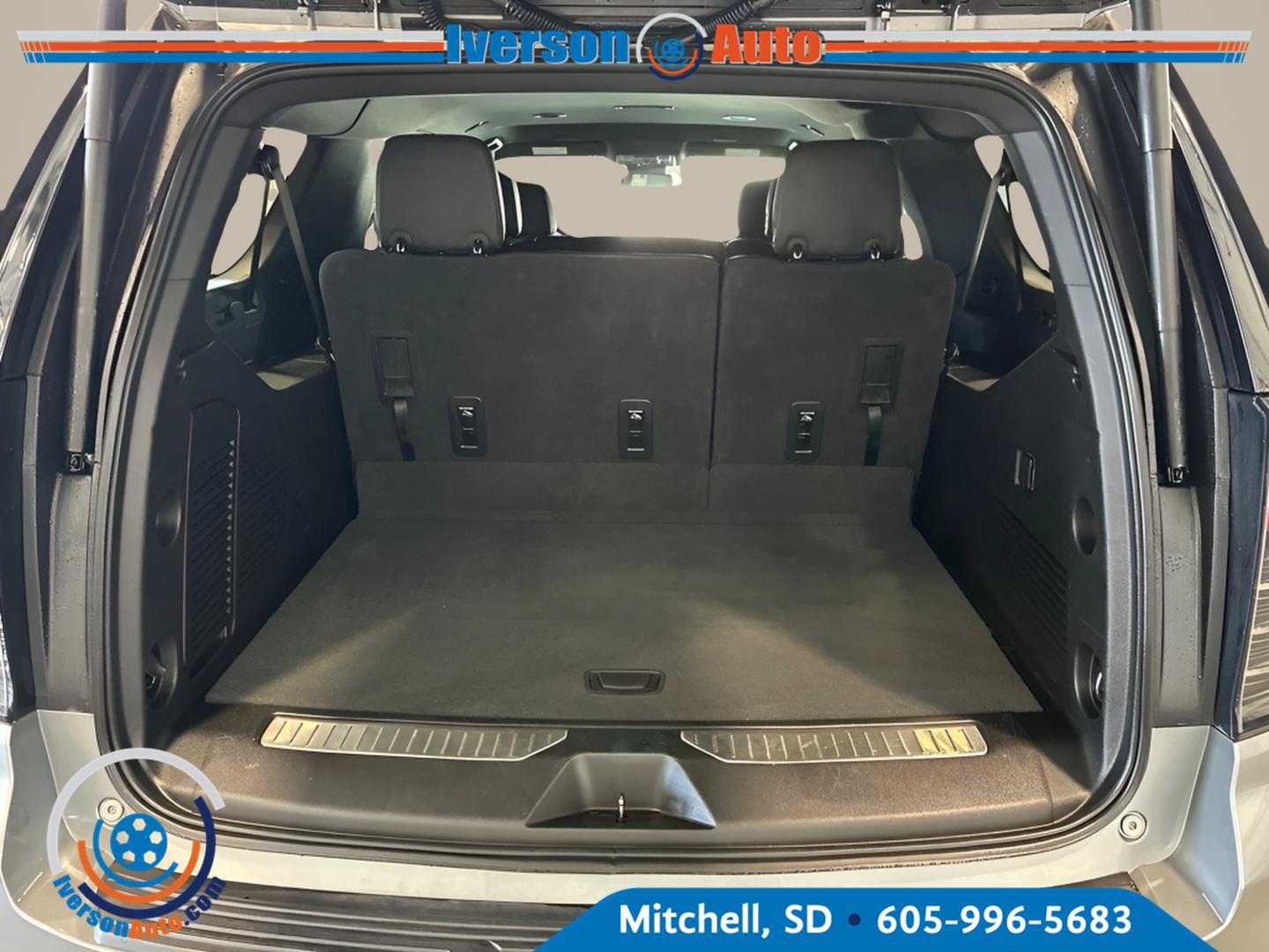 Used 2025 Chevrolet Suburban Z71 AWD/4WD image 31