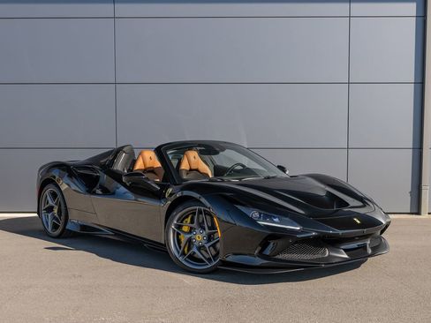 Used 2021 Ferrari F8 Tributo image 7