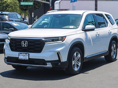 Used 2025 Honda Pilot EX-L image 3