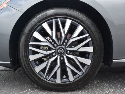 Used 2025 Nissan Altima 2.5 SV FWD image 13