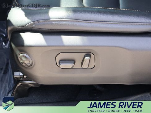 Used 2024 Jeep Wrangler Unlimited Sahara w/ Technology Group AWD/4WD image 22