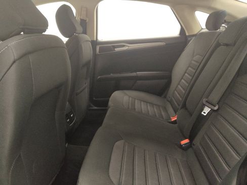 Used 2020 Ford Fusion SE FWD image 18
