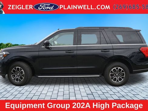 Used 2022 Ford Expedition XLT AWD/4WD image 2