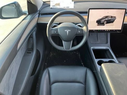 Used 2024 Tesla Model Y Long Range AWD/4WD image 7