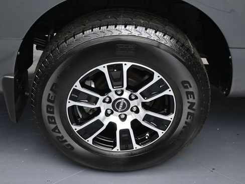 Used 2024 Nissan Titan SV w/ Accessory Utility Package RWD image 5