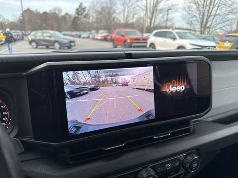 Used 2024 Jeep Gladiator Sport image 25