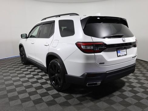 Used 2025 Honda Pilot Black Edition image 7