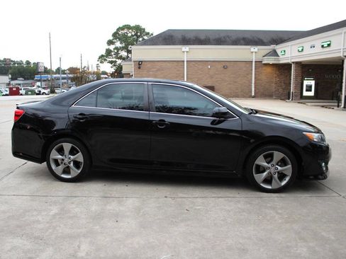 Used 2012 Toyota Camry SE image 1