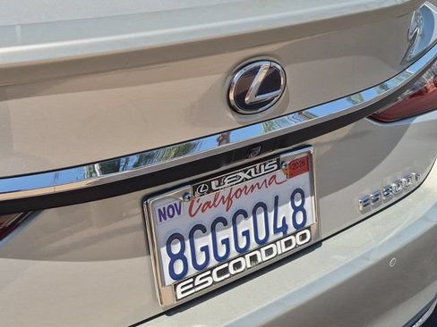 Used 2019 Lexus ES 300h w/ Premium Package FWD image 29
