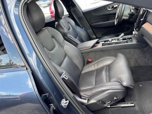 Used 2023 Volvo XC60 B5 Ultimate image 10