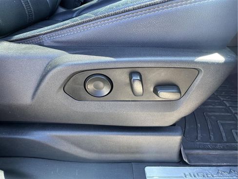 Used 2022 Chevrolet Silverado 1500 High Country image 37