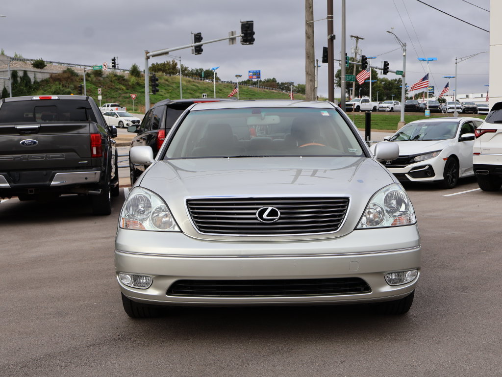 Used 2002 Lexus LS 430 RWD image 2