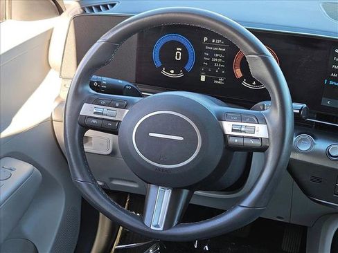 Used 2025 Hyundai Kona SEL image 11