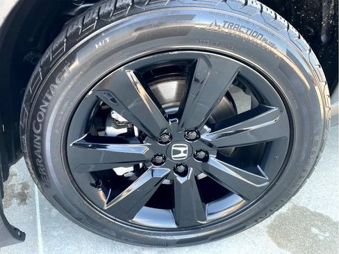 Certified 2025 Honda Pilot Black Edition image 6
