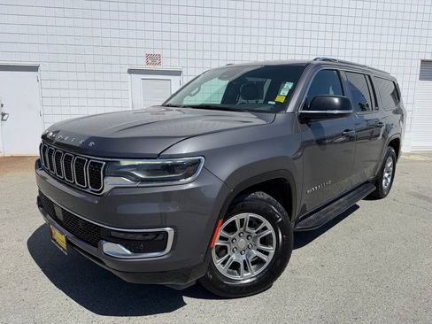 Used 2024 Jeep Wagoneer L 4WD image 1