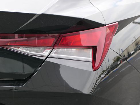 Used 2023 Hyundai Elantra SEL FWD image 4