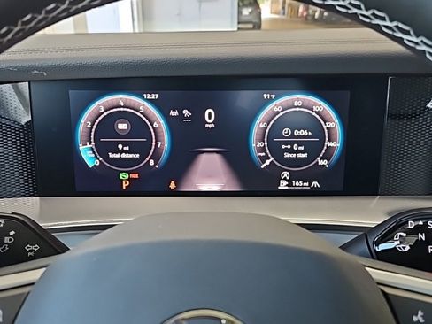 New 2025 Volkswagen Tiguan SE image 31