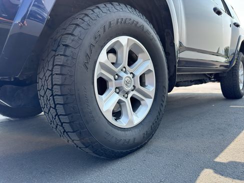 Certified 2023 Toyota 4Runner SR5 Premium w/ Moonroof Package AWD/4WD image 18