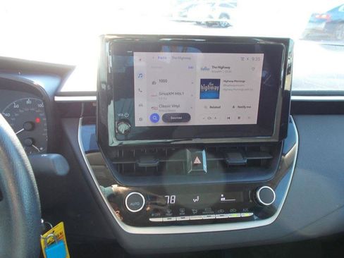 Used 2025 Toyota Corolla LE image 21