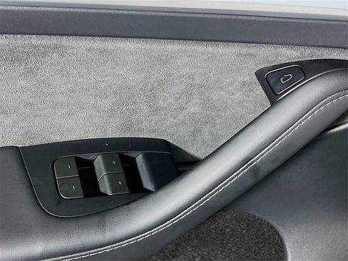 Used 2024 Tesla Model Y Long Range image 17