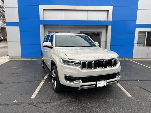 Used 2022 Jeep Wagoneer Series II w/ Convenience Group I image 3