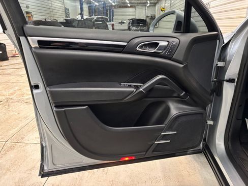 Used 2018 Porsche Cayenne AWD/4WD image 11