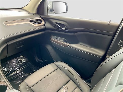 Used 2023 GMC Acadia Denali w/ Denali Technology Package image 24