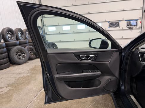 Used 2020 Volvo V60 T5 Cross Country w/ Protection Package Premier image 21