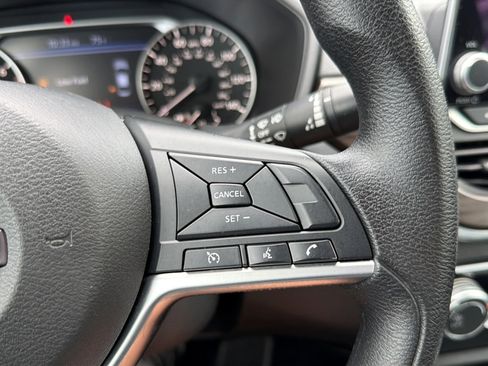 Used 2023 Nissan Altima 2.5 SV FWD image 17