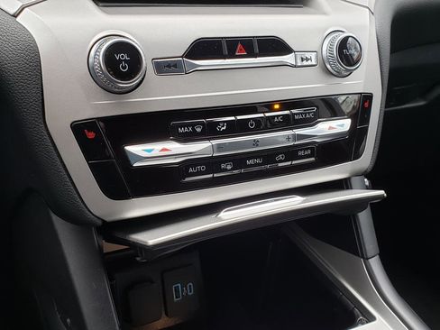 Used 2022 Ford Explorer XLT w/ Class IV Trailer Tow Package image 22