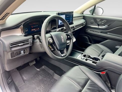 Used 2025 Lincoln Corsair Reserve FWD image 9