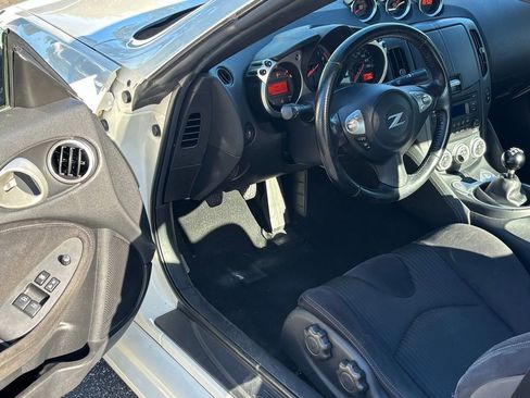 Used 2017 Nissan 370Z Base image 11