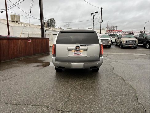 Used 2013 Cadillac Escalade ESV Premium image 5