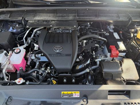 Used 2025 Toyota Highlander LE image 30