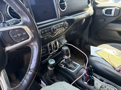 Used 2022 Jeep Wrangler Unlimited Sahara w/ Cold Weather Group AWD/4WD image 11